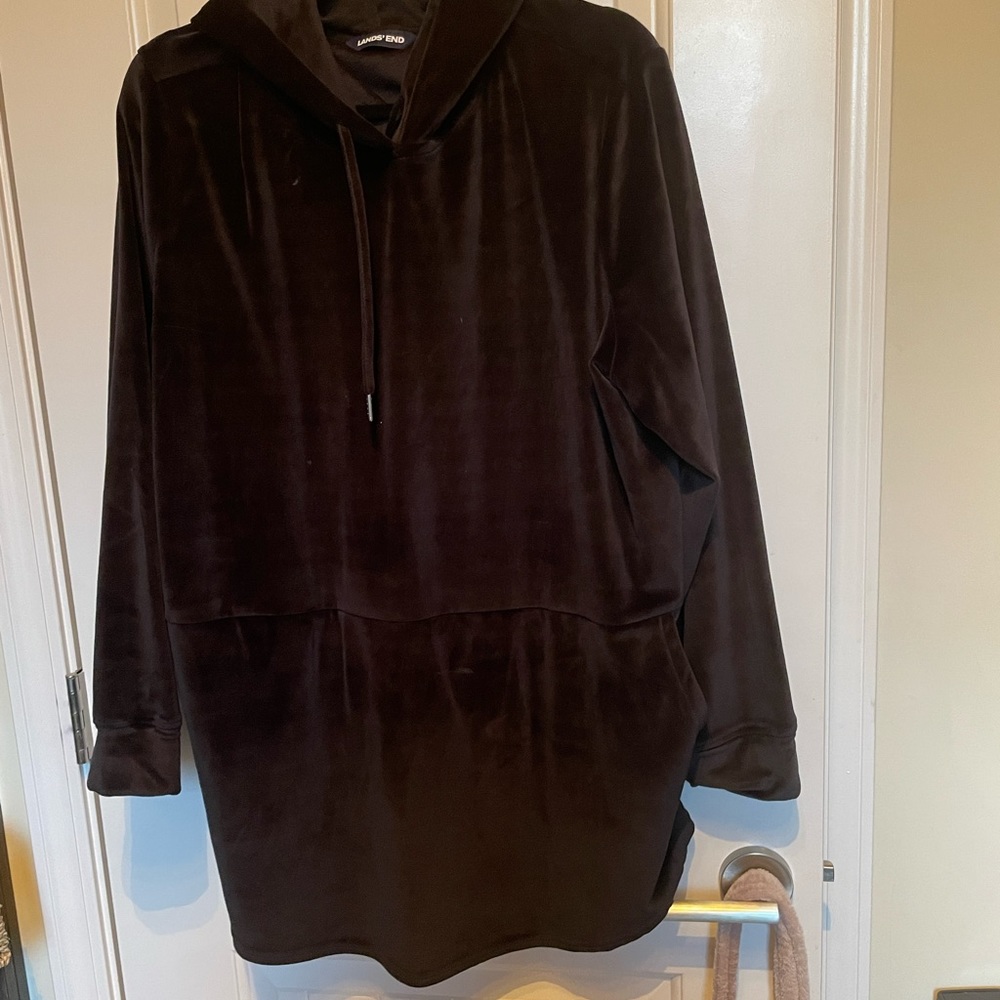 Lands End Velour pull over velour top with hood. Size 1x.